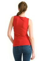 Bayan Kırmızı Göğüs Dekolteli Atlet