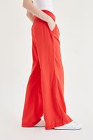 Bayan Kırmızı Beli Lastikli ve Kemerli Bol Pantolon