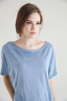 Bayan Lacivert Bot Yaka Dökümlü Tişört