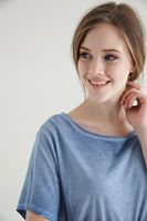 Bayan Lacivert Bot Yaka Dökümlü Tişört