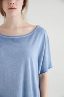 Bayan Lacivert Bot Yaka Dökümlü Tişört