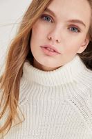 Bayan Krem Boğazlı Kazak