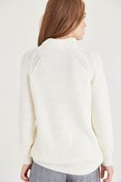 Bayan Krem Boğazlı Kazak