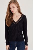 Bayan Siyah Yakası Dantel Detaylı Bluz