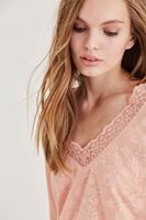 Bayan Pembe Yakası Dantel Detaylı Bluz