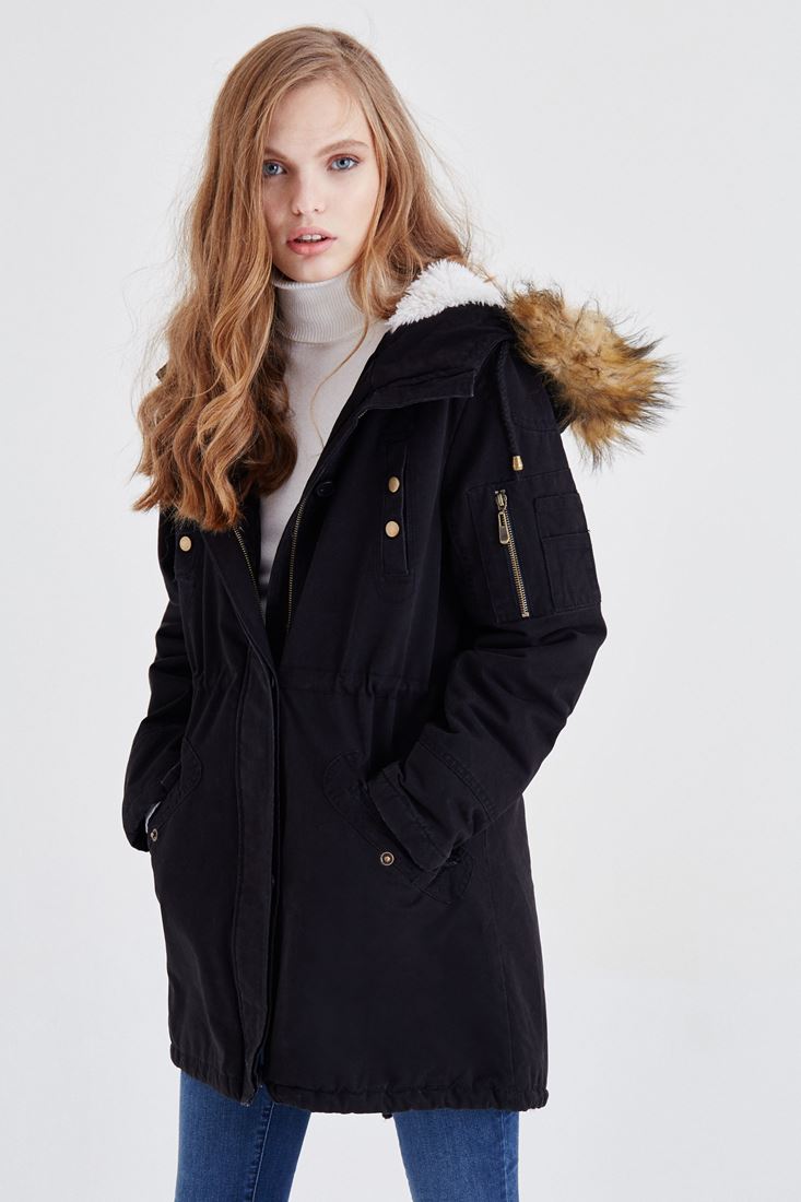 Siyah Kapüşonlu Kürklü Parka 16KOX-JUNFURPA | OXXO