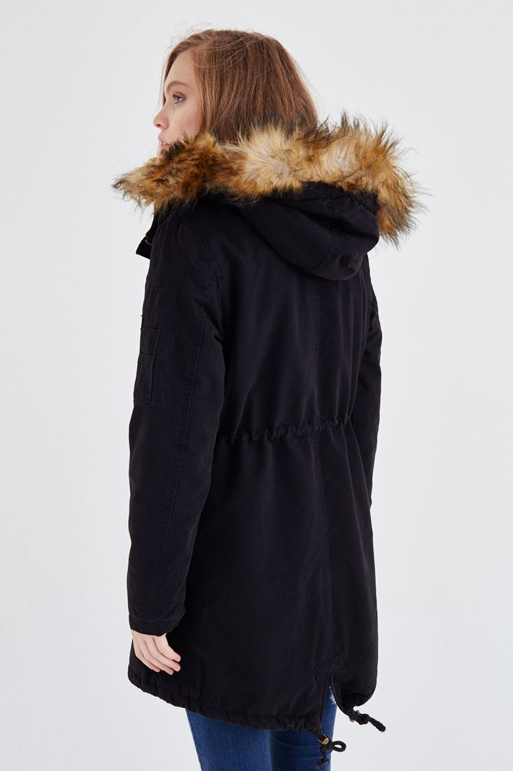Siyah Kapüşonlu Kürklü Parka 16KOX-JUNFURPA | OXXO