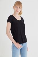 Bayan Siyah U Yaka Tişört