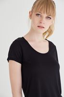 Bayan Siyah U Yaka Tişört