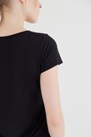 Bayan Siyah U Yaka Tişört