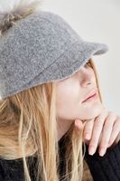 Bayan Gri Ponponlu Şapka