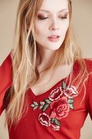 Bayan Turuncu V Yaka Çiçek İşlemeli Kazak