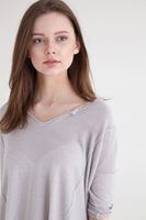 Bayan Açık Gri V Yaka Kısa Triko