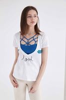 Bayan Beyaz Yazı Nakışlı V Yaka Tişört