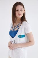 Bayan Beyaz Yazı Nakışlı V Yaka Tişört