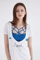 Bayan Beyaz Yazı Nakışlı V Yaka Tişört