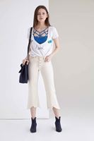 Bayan Beyaz Yazı Nakışlı V Yaka Tişört