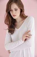 Bayan Beyaz V Yaka Yanları Yırtmaçlı Tişört