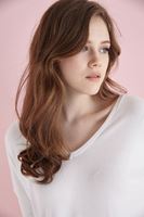 Bayan Beyaz V Yaka Yanları Yırtmaçlı Tişört