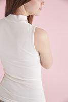 Bayan Krem Boğazlı Sıfır Kollu Tişört