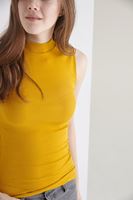 Bayan Turuncu Boğazlı Sıfır Kollu Tişört