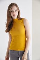 Bayan Turuncu Boğazlı Sıfır Kollu Tişört