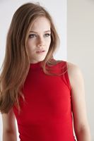 Bayan Kırmızı Boğazlı Sıfır Kollu Tişört