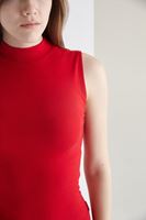 Bayan Kırmızı Boğazlı Sıfır Kollu Tişört