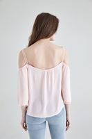 Bayan Pembe Dökümlü Delik Detaylı Bluz