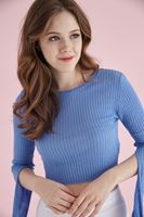 Bayan Mavi Kolları Yırtmaçlı Kısa Triko