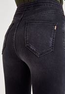 Bayan Siyah Yüksek Bel Dar Paça Eskitme Denim Pantolon