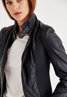 Bayan Siyah Yakası Kemer Detaylı Biker Deri Ceket