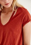 Bayan Kahverengi Biye Detaylı V Yaka Tişört