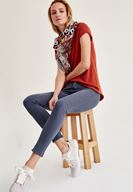 Bayan Kahverengi Biye Detaylı V Yaka Tişört