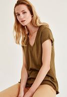 Bayan Yeşil Biye Detaylı V Yaka Tişört