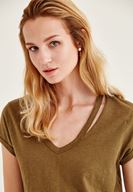 Bayan Yeşil Biye Detaylı V Yaka Tişört