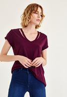 Bayan Mor Biye Detaylı V Yaka Tişört
