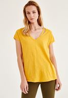 Bayan Sarı Biye Detaylı V Yaka Tişört