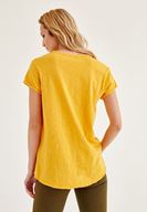 Bayan Sarı Biye Detaylı V Yaka Tişört