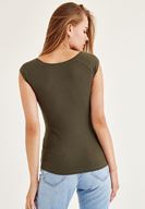 Bayan Yeşil Geniş Yakalı Kısa Kollu Tişört