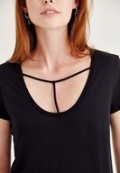 Bayan Siyah Biye Detaylı Basic Tişört