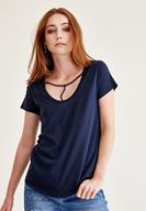 Bayan Lacivert Biye Detaylı Basic Tişört