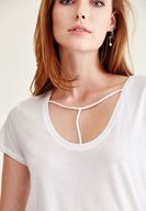 Bayan Beyaz Biye Detaylı Basic Tişört