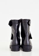 Bayan Siyah İnci Detaylı Postal