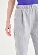 Bayan Gri Kısa Paça Çizgili Pantolon