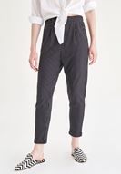 Bayan Beyaz/Siyah Kısa Paça Çizgili Pantolon