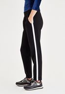 Bayan Siyah Şerit Detaylı Cepli Bol Pantolon
