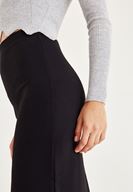 Bayan Siyah Arka Yırtmaçlı Kalem Etek