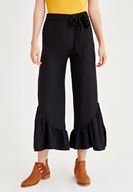 Bayan Siyah Paçası Pili Detaylı Pantolon