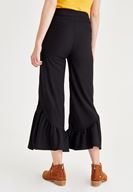 Bayan Siyah Paçası Pili Detaylı Pantolon